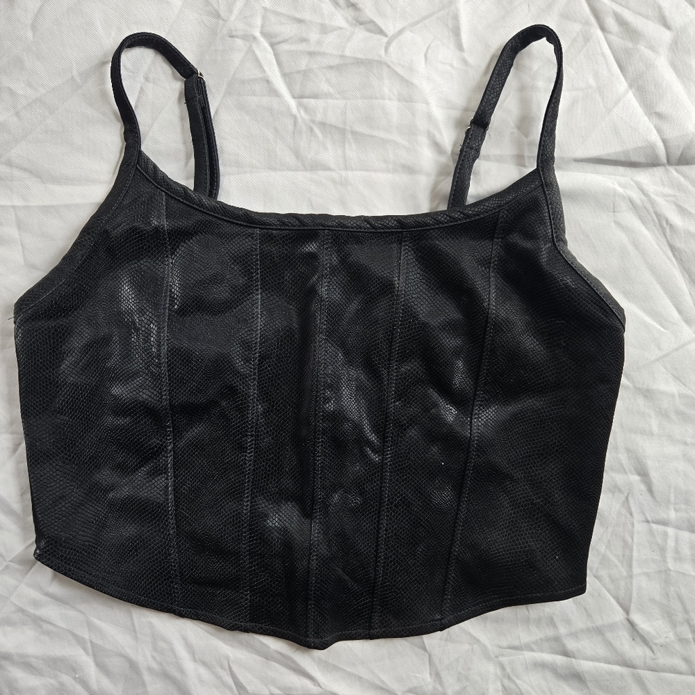 Kirious Snake print adjustable strap halter zippered back top size large. Whimsy